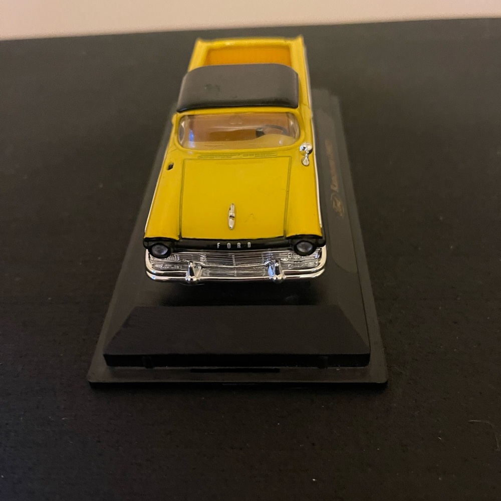 Ford Ranchero 1957 Black Yellow Truck Car Pickup Die Cast Model Toy Collectable - Picture 2 of 5